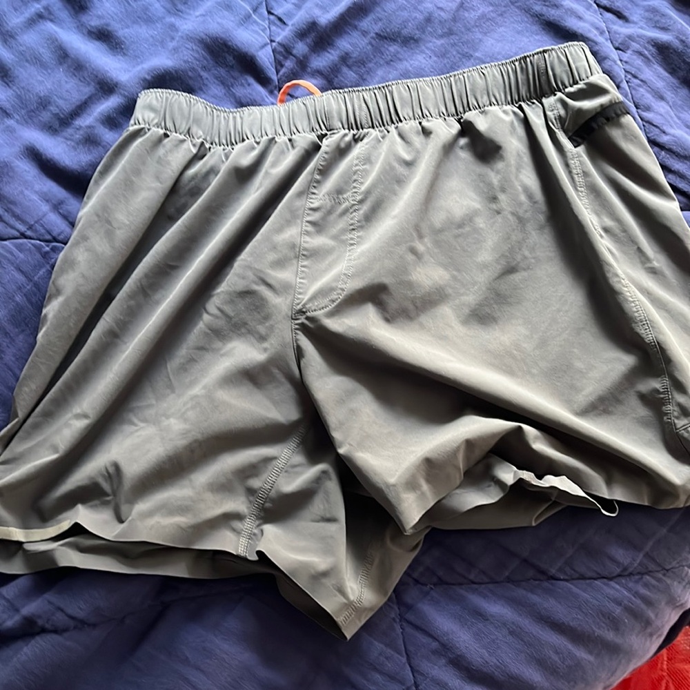 Lululemon men’s shorts running - L